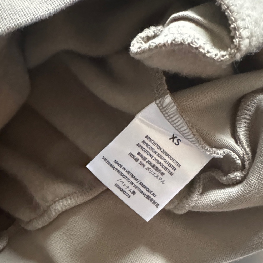 Essentials Sweatshirt - Picture 2 of 2
